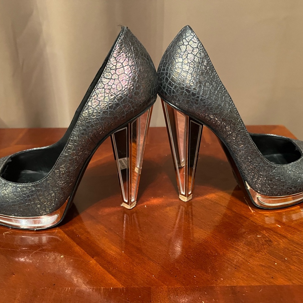 YSL Heels - Picture 4 of 5